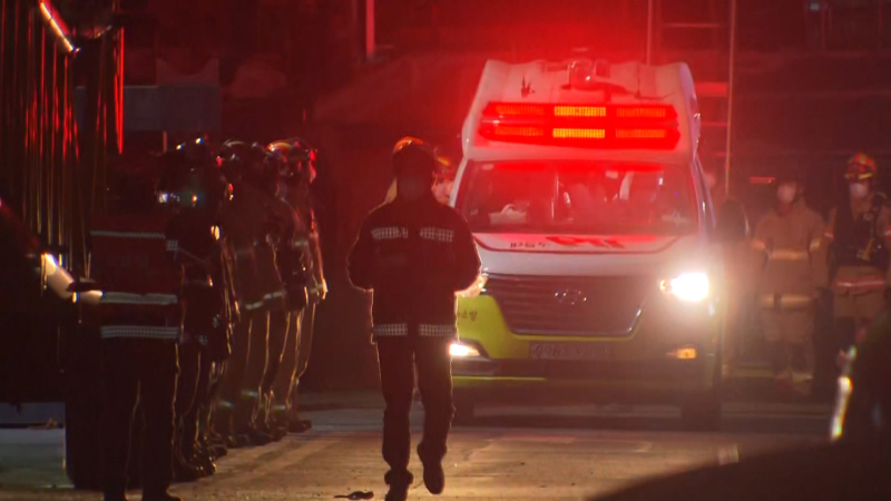 [영상]실종자 수습 마무리..끝까지 현장 지킨 구조대원들(CT_V000000263381).mxf_20220209_175449.848