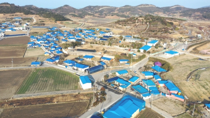 [크기변환]20210209신안군 도초 블루코발트 파랑 지붕(CT_V000000240511).mxf_20220308_152157.556